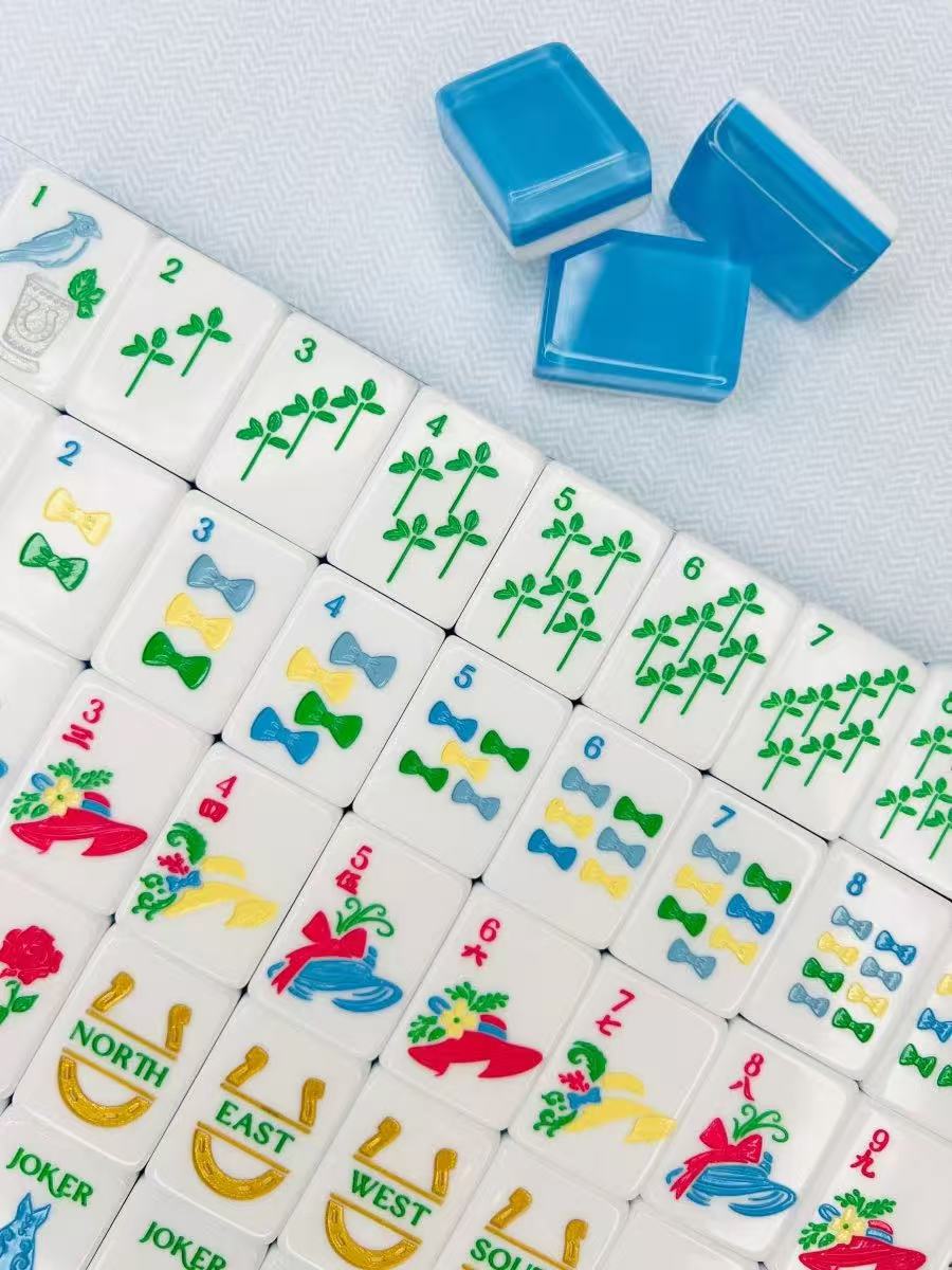 Blue Crystal American Mahjong Set with Lucky Charm Designs – Glossy Mahjong Tiles for Gifts, Game Nights & Wholesale