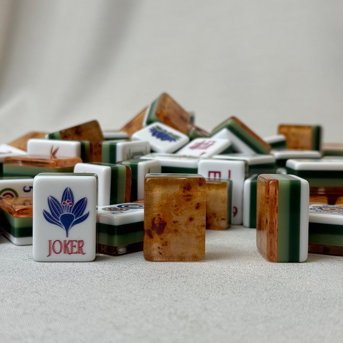Luxury Amber & Green American Mahjong Set with Glossy Tiles – Premium Layered Mahjong Tiles for Gifts, Game Nights & Wholesale